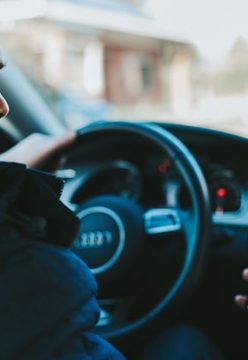 The high cost of using a mobile phone behind the wheel
